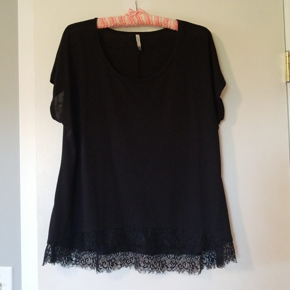 Wallflower black top